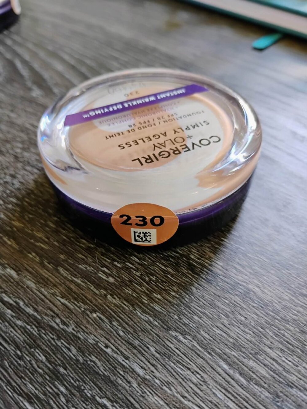 COVERGIRL Simply Ageless Foundation # 230 - Picture 2 of 4